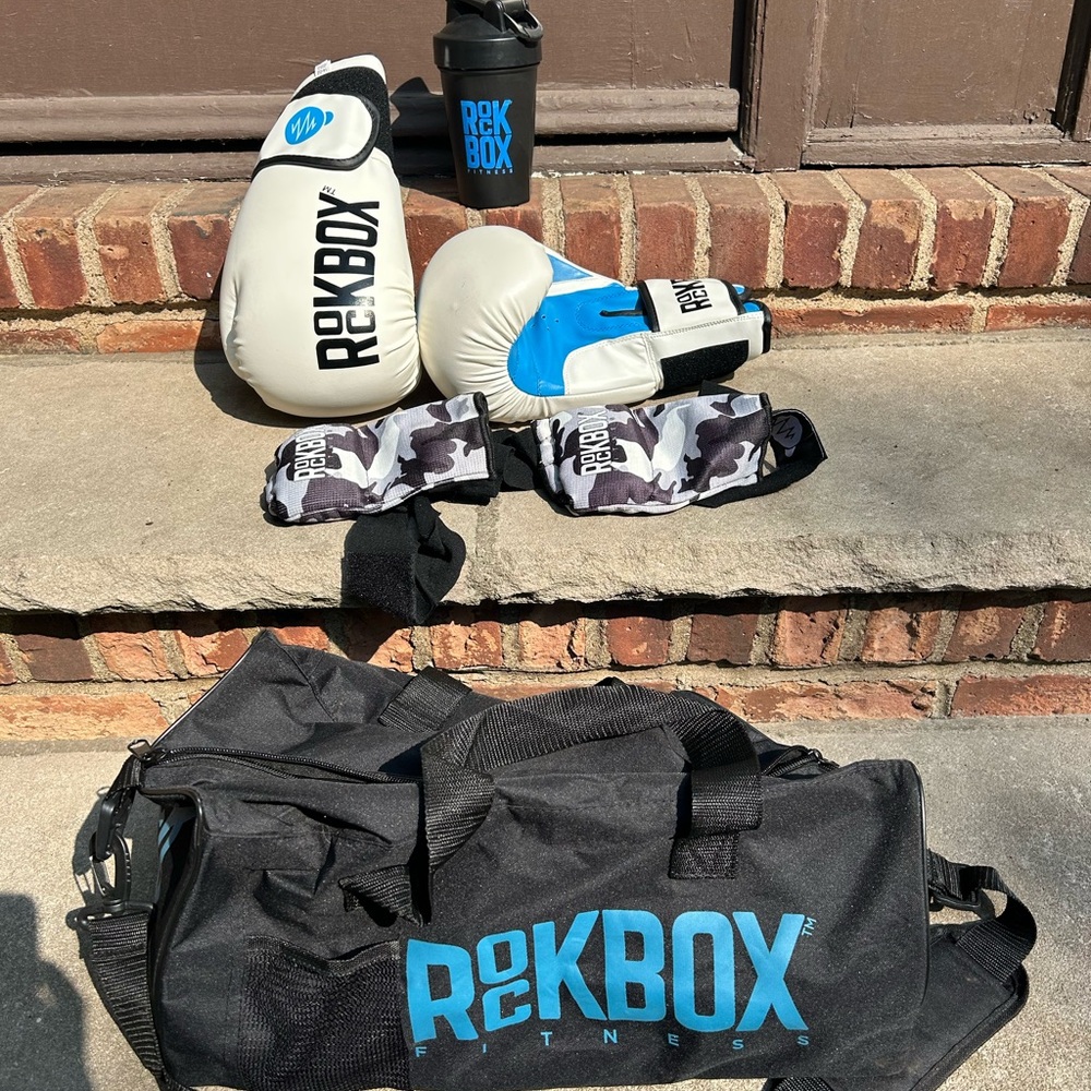 Gym duffle bag boxing gloves